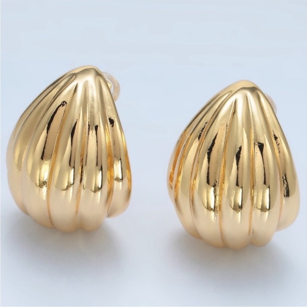 NEW 24k Gold Filled Seashell Design Stud Earrings - Picture 2 of 6